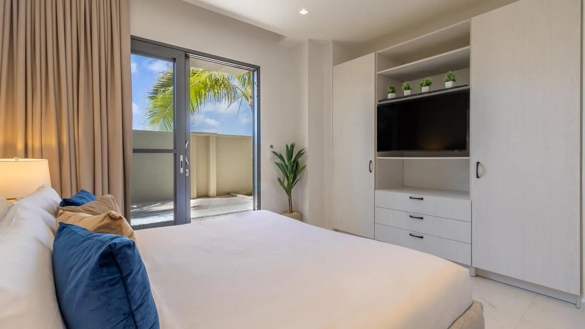 Bocobay Wariruri Condos Palm Beach Aparthotel